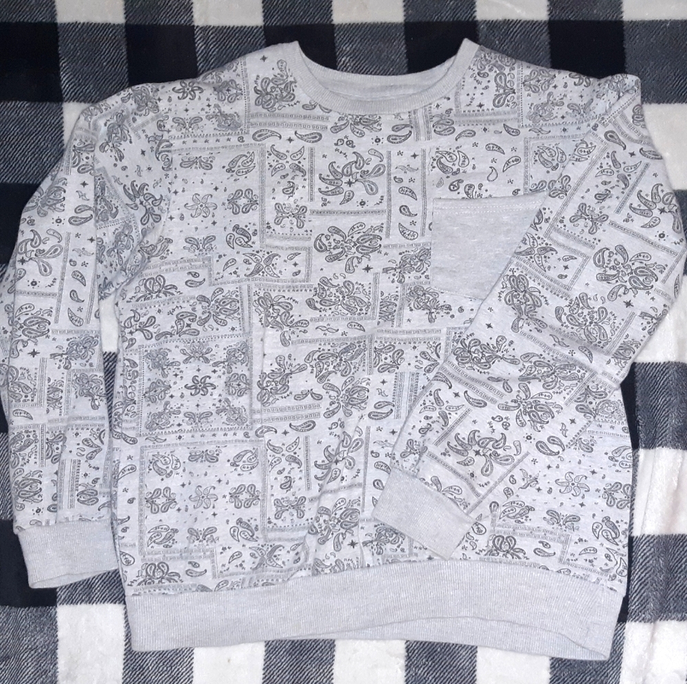 Light grey bandanna print sweater
